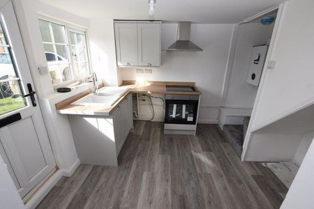 1 bedroom end of terrace house to rent - Photo 2