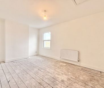 2 bed House Brickfield Cottages, SS4 - Photo 3