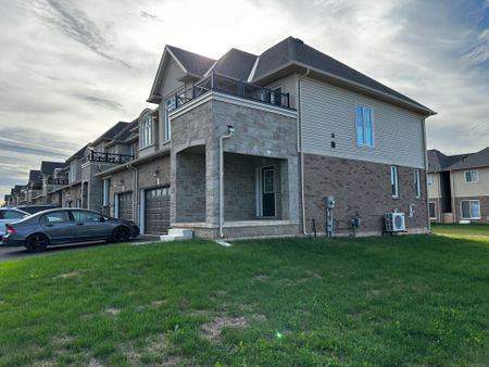 For Lease - 74 Pinot Crescent, Hamilton, Ontario - Photo 5