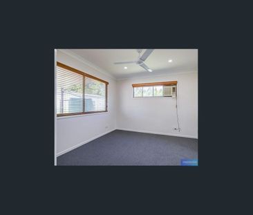 🏡✨ DUAL LIVING DELIGHT - SPACE FOR EVERYONE! - Photo 3