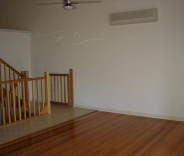 Executive Townhouse - Photo 2