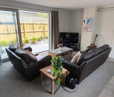 Modern City Townhouse + Secure Garage - Photo 2