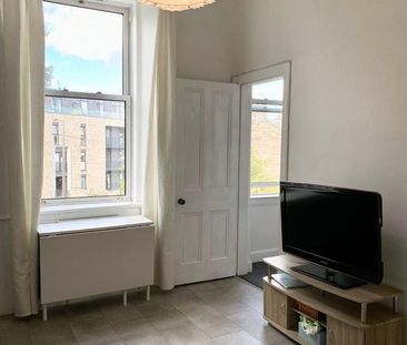 2 Bed Flat, Montgomery Street, EH7 - Photo 1