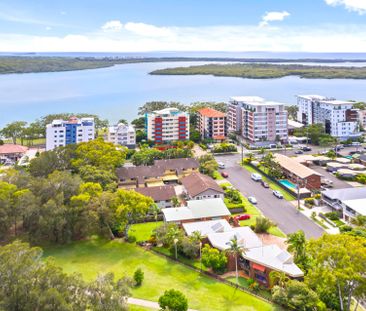 Picnic Point – Three Bedroom Penthouse with Private Roof Top Garden! - Photo 2