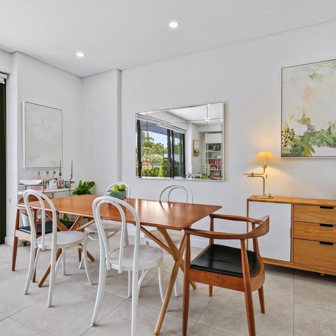 Luxurious Penthouse with Expansive Terrace Overlooking Parkland - Photo 1