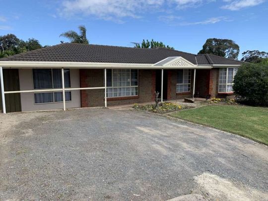 Large Family Home in Convenient Location - Photo 1