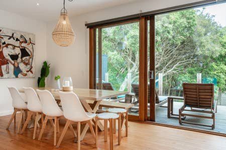 Beautifully Renovated Coastal Retreat – Fully Furnished - Photo 3