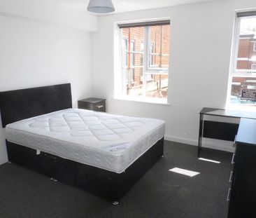 1 bedroom in a flat share to rent - Photo 1