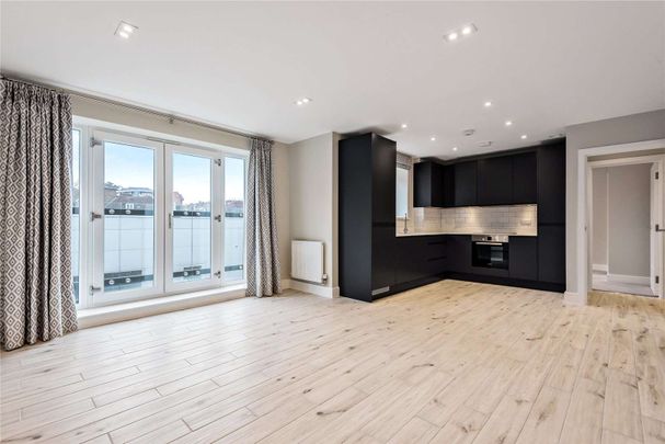 An exceptionally stylish apartment finished to a very high specification throughout set in the heart of Sevenoaks. - Photo 1