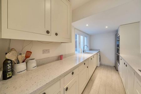 2 bedroom maisonette to rent - Photo 2