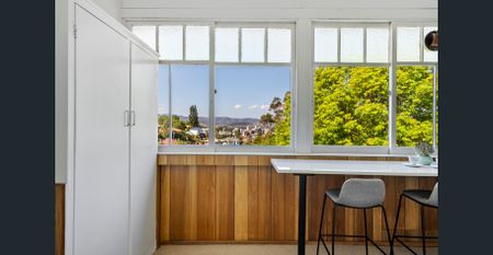 Spacious Inner-City Home - Photo 2