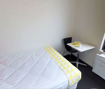 North Melbourne | Student Living on Cobden | Studio Apartment Deluxe – Double Bed - Photo 2