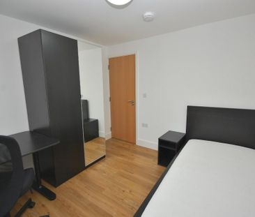 6 bedroom flat to rent - Photo 4