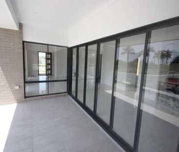 Class and style at your fingertips! - Photo 6