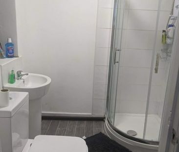 Studio Flat, Manchester, M11 - Photo 5