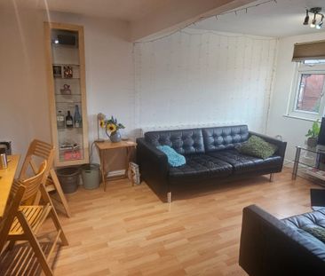 2 Bed - 195c Kirkstall Lane, Headingley, Leeds - LS6 3EJ - Student/... - Photo 3