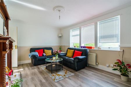 2 bedroom flat to rent - Photo 2