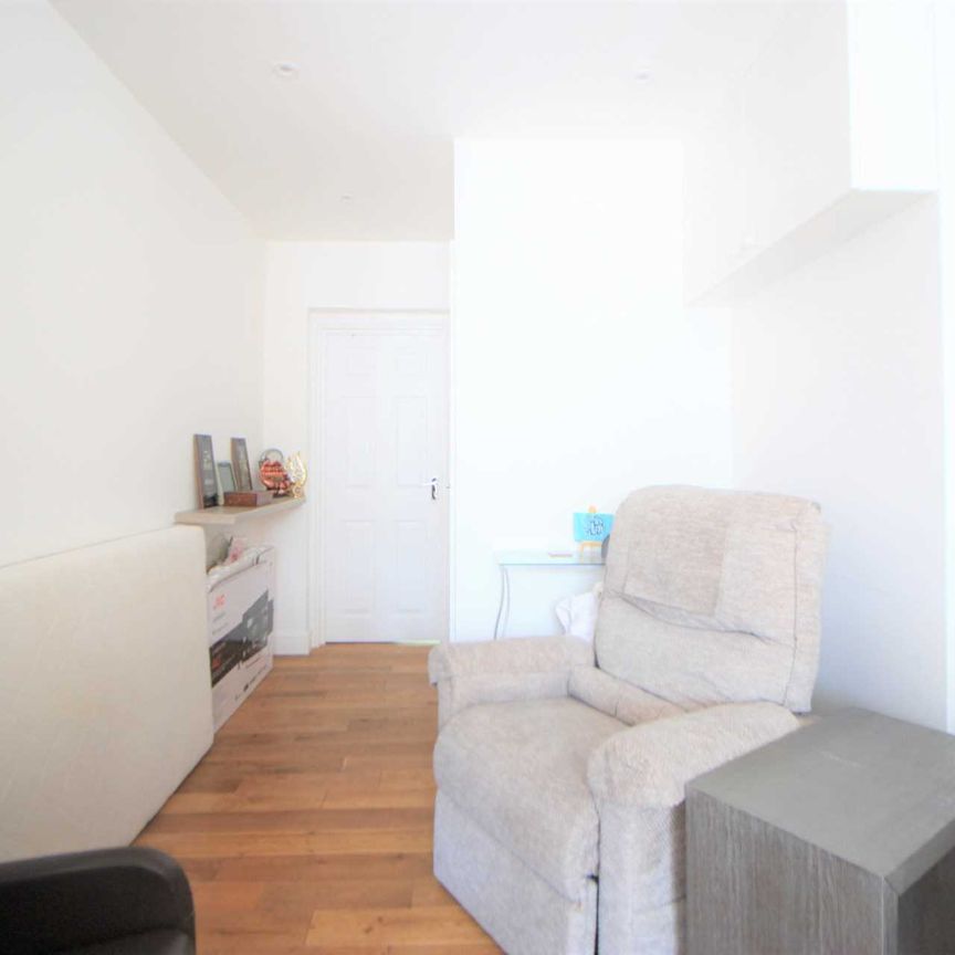 Price £1,350 pcm - Available Now - Unfurnished - Photo 1