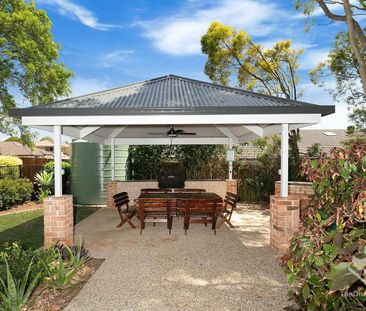 Well Presented 3-Bedroom Townhouse with Double Lock-Up Garage - Photo 4