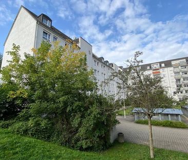 2-Raum-Wohnung mit Wanne, kleinem Eckbalkon am großem Wohnzimmer im... - Foto 1
