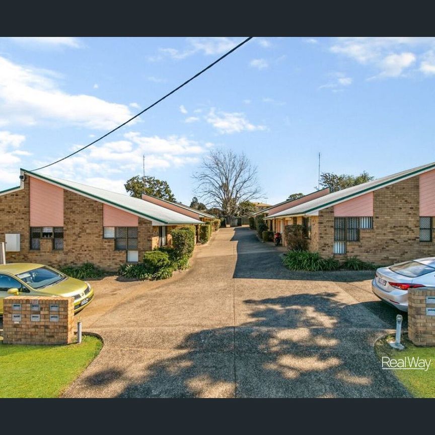 2/35 Cinnamon Drive, Glenvale, Qld 4350 - Photo 1