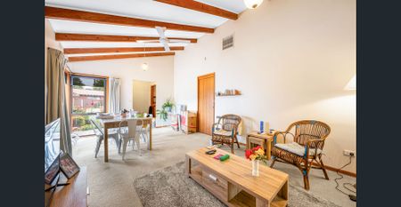 Immaculate Townhouse - Photo 2