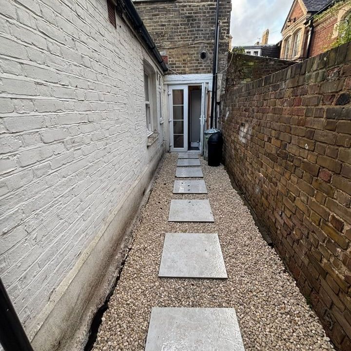 Room in a Shared Flat, Endlesham Road, SW12 - Photo 1