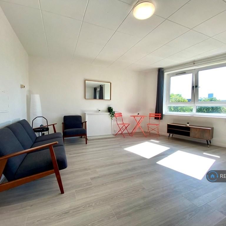 3 bedroom flat to rent - Photo 1