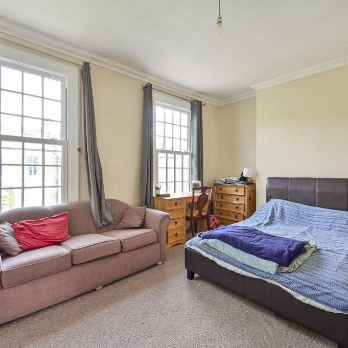 3 bedroom flat to rent - Photo 1