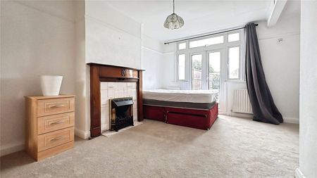 Waverley Avenue, Whitton, TW2 6DJ - Photo 2