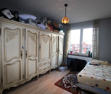 RUIM APPARTEMENT MET AUTOSTAANPLAATS - Foto 4