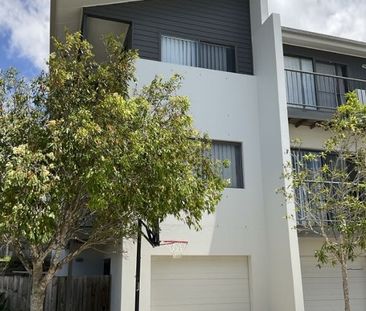 Three Bedroom Pimpama Townhouse - Photo 1
