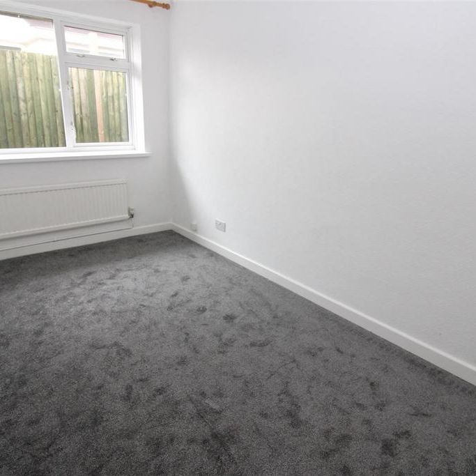 3 bedroom detached bungalow to rent - Photo 1