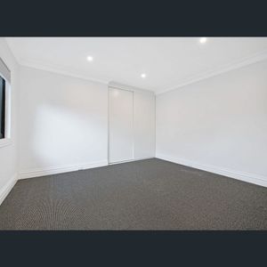 MODERN & SPACIOUS GRANNY FLAT - Photo 2