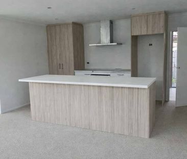 Fresh, Stylish & Brand New - Photo 1