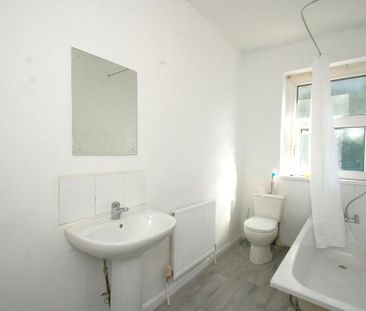2 bedroom end of terrace house to rent - Photo 3