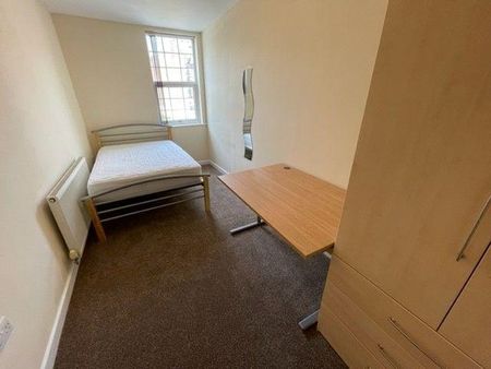 3 bedroom flat to rent - Photo 5