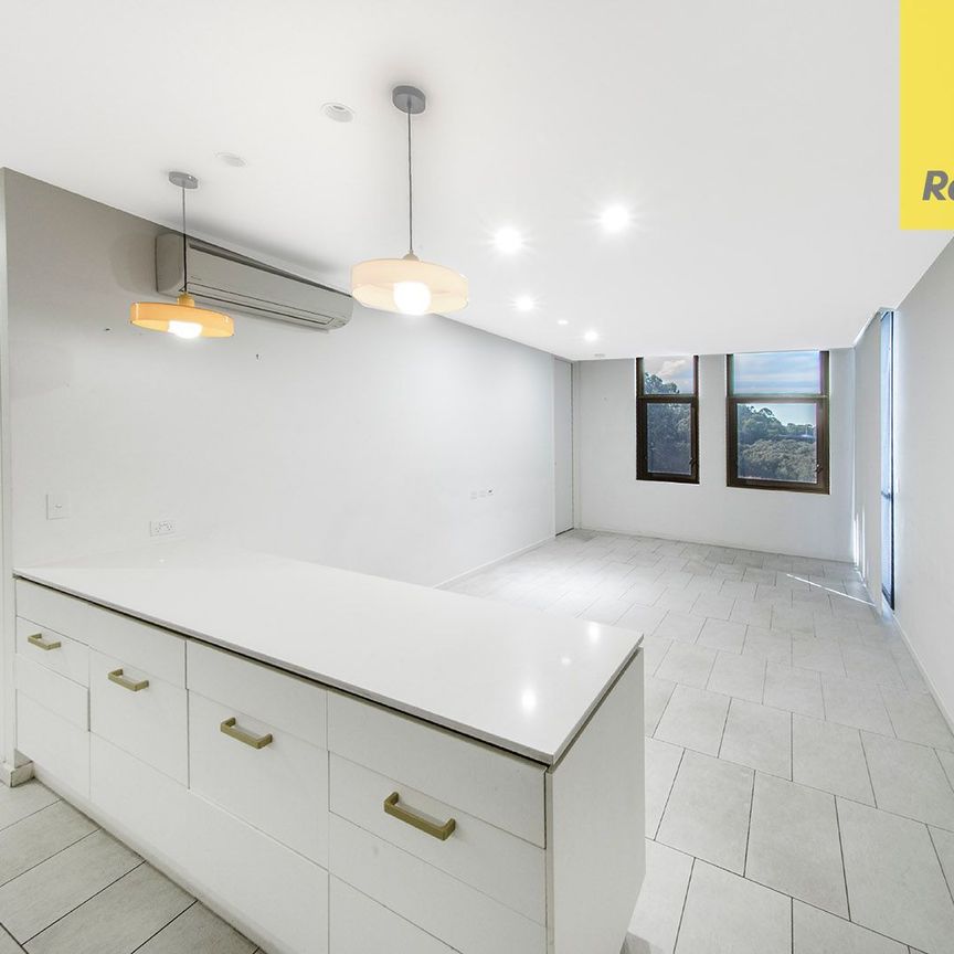 MODERN SPACIOUS TWO BEDROOM APARTMENT WITH LEAFY OUTLOOK - PROMENADE RIVERSIDE DEVELOPMENT - Photo 1