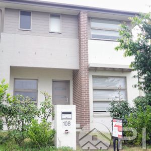 Versatile 4-Bedroom + Large Study Home in The Ponds – Practically a 5-Bedroom Residence! - Photo 2