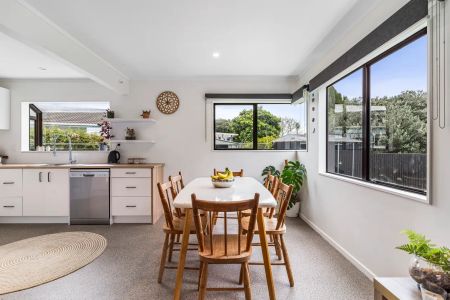 Beautifully Renovated Home in the Heart of Manurewa - Photo 5