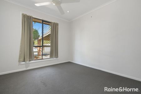 Low Set 3 Bedroom Home with Swimming Pool! - Photo 5