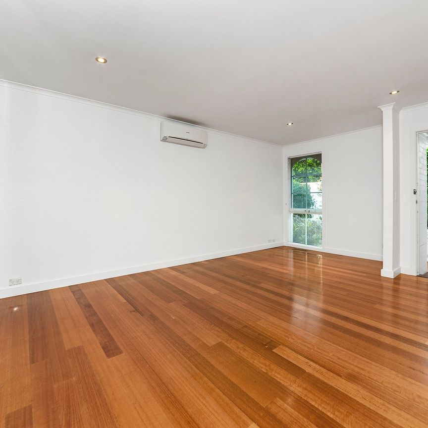 Please contact Molly Rogerson to arrange an inspection; SandringhamPM2@hodges.com.au - Photo 1