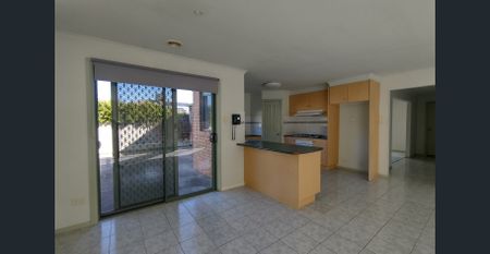 Great location, Great space with Drive through access!! - Photo 5