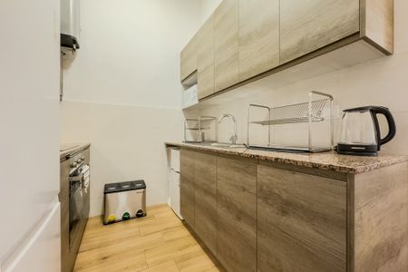 Cozy room in Avinyó street - Photo 3