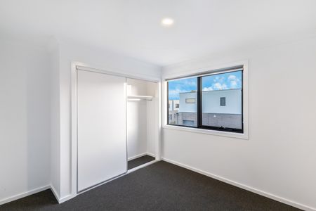 34 Cinnamon Drive, Cranbourne East VIC 3977 - Townhouse For Rent | Domain - Photo 5