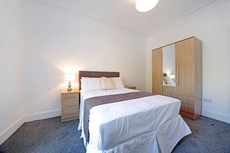 3 bedroom apartment to rent - Photo 3