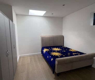 1 Bed Flat, Beehive Lane, IG1 - Photo 4