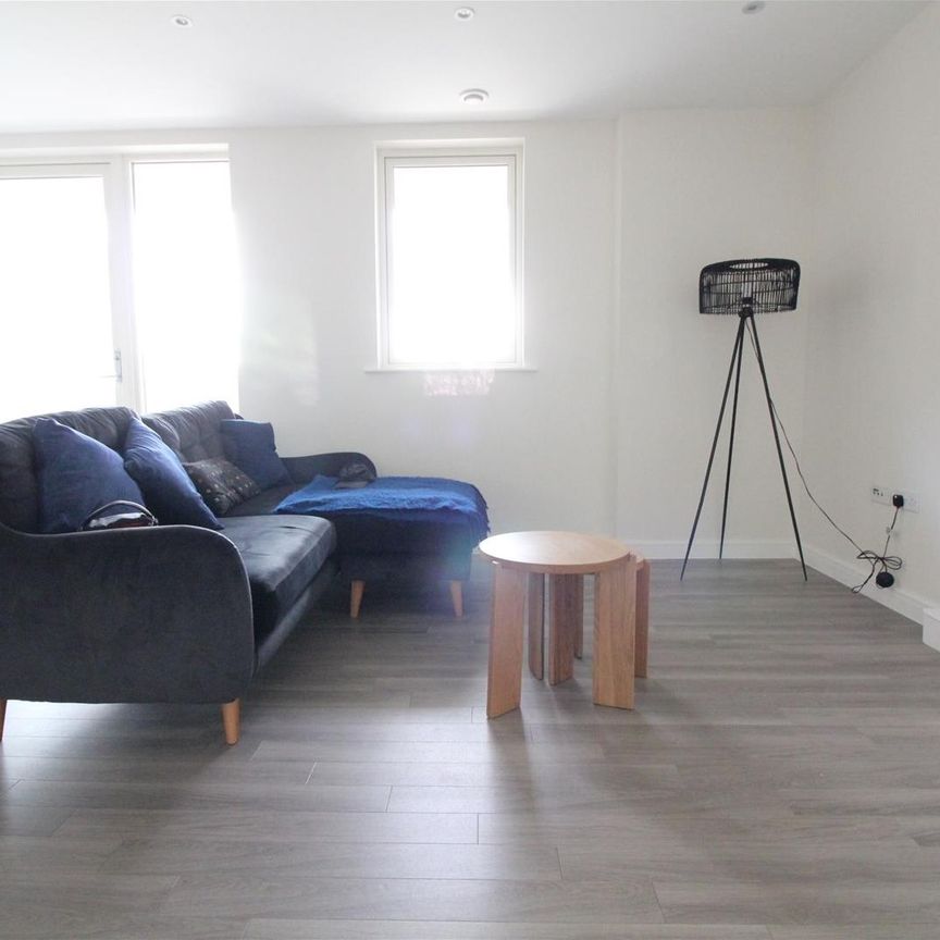 Avenue Road, London - Photo 1