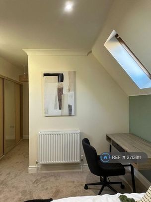 1 bedroom in a house share to rent - Photo 1