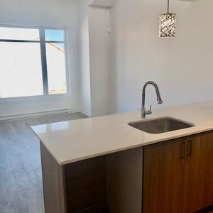 **SUPERBE 4,5 LAVAL (Ste-Rose/Champfleury)** - Photo 2